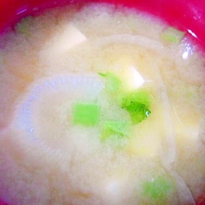 豆腐・大根葉・玉ねぎの味噌汁